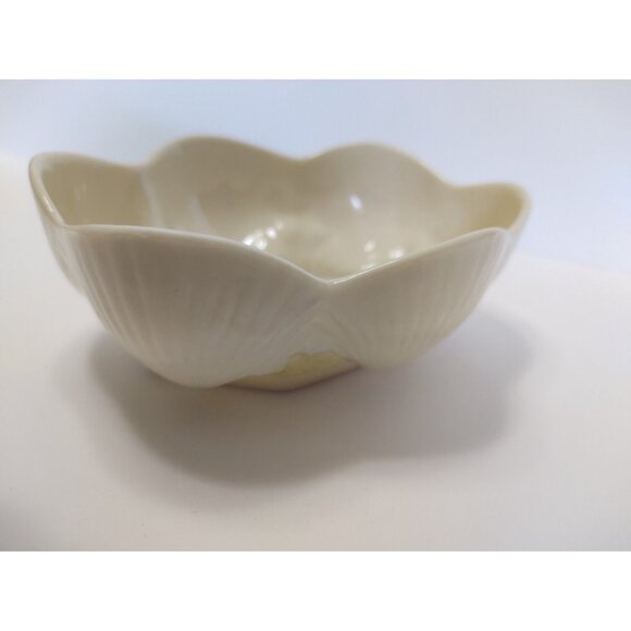 Vintage Belleek Scallop Shell Condiment Dish 5" x 4 1/4" 1980-1993 - Picture 9 of 12